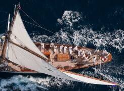 Above Moonbeam (Marc Pelissier) - Muzeo.com