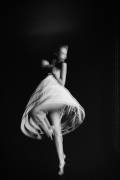Danser dans la lumière (Ruslan Bolgov (Axe)) - Muzeo.com